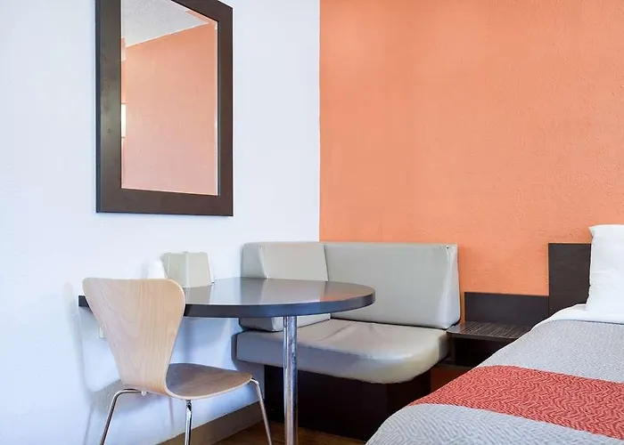 Hotel 6 Lincoln. Il *
